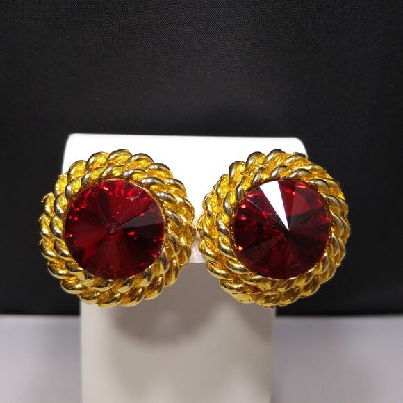 Vintage Red Rivoli Rhinestone Clip Earrings, Gold Plated Rope Design, 1980s - Picture 2 of 10